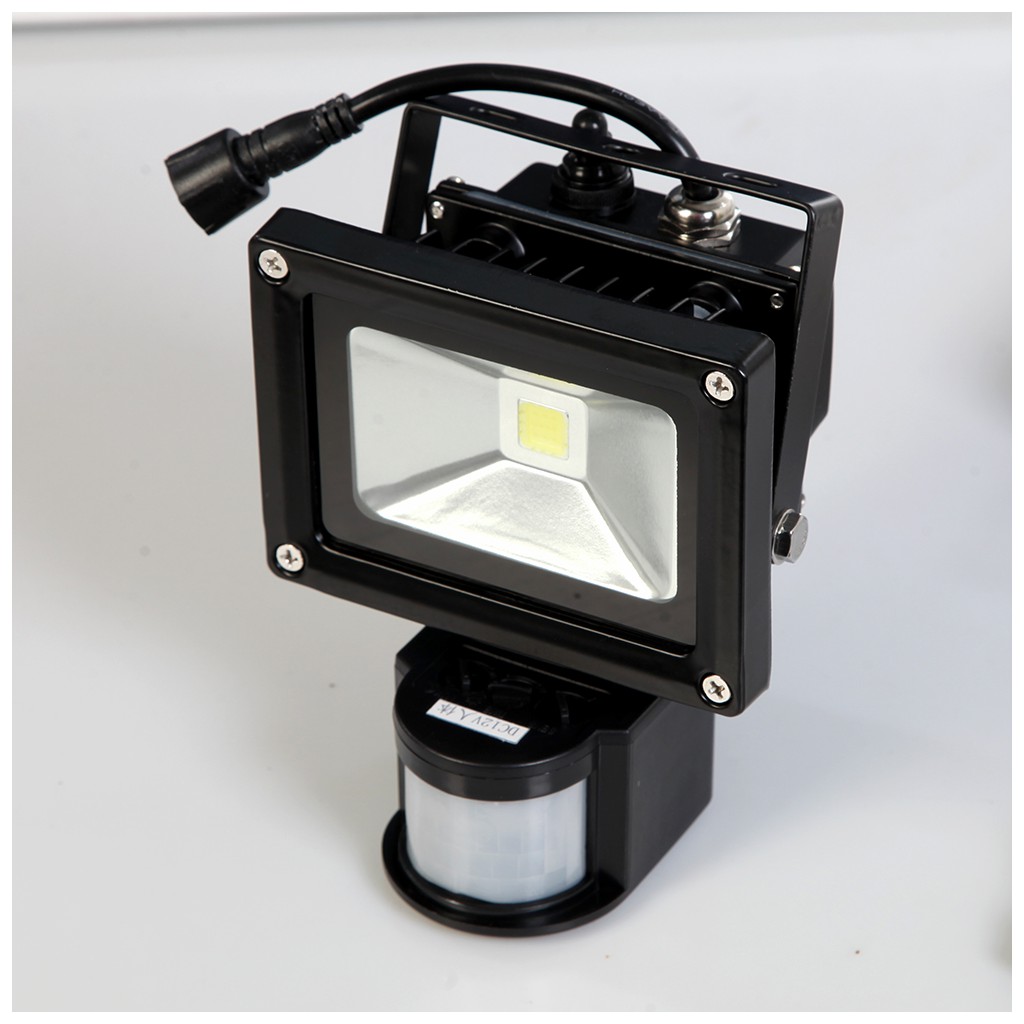 Generic Lampe projecteur Solaire - Détecteur de mouvement - Intelligente  avec commande 900w - Prix pas cher